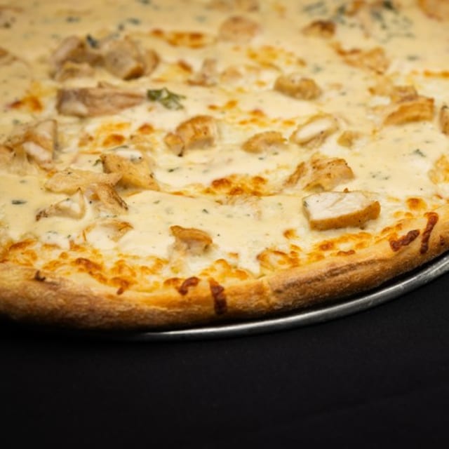 Chicken Alfredo Pizza (Large).